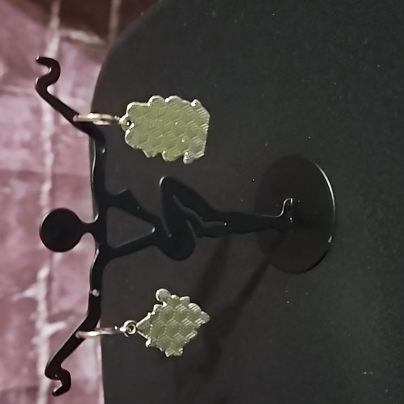 Black 🎁 Cat Earrings - Hide n Seek in Plants  Gold Tone NWOT - Picture 4 of 6